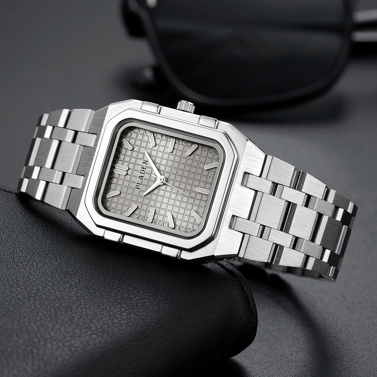 Luxury Brand Blue Dial Man Hig - Luxury Watch Magazine recension och pris